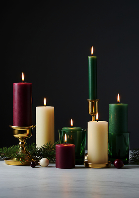 JPG 편집이미지 크리스마스 촛불 자연 탁자 장식 빨간색 초록색 빛 모임 흰색 분위기 저녁 오브젝트 향초 연말 편집실사 AI포토 AI콘텐츠 기념일 컬러 가구 컨셉 초 야간 CG 생태계 파일형식