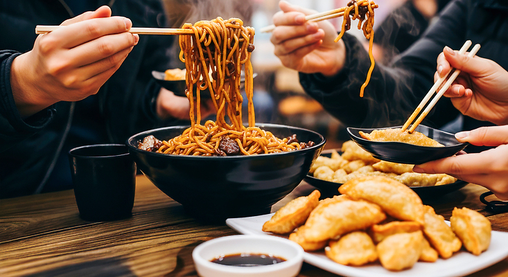 감정 음식 관계 말하기 중식 식당 CG 파일형식 AI포토 면류 만두 친구 식사 레스토랑 대화 즐거움 따뜻함 나누기 편집실사 편집이미지 JPG 의료성형뷰티 짜장면 AI인물포토 AI콘텐츠