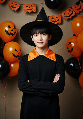 JPG 편집이미지 옷 남자 포즈 백그라운드 호박 이벤트 장식 파티 검은색 축제 주황색 할로윈 마법사 마녀 풍선 창의성 의료성형뷰티 편집실사 AI인물포토 AI콘텐츠 컬러 채소 사람 CG 파일형식 AI포토