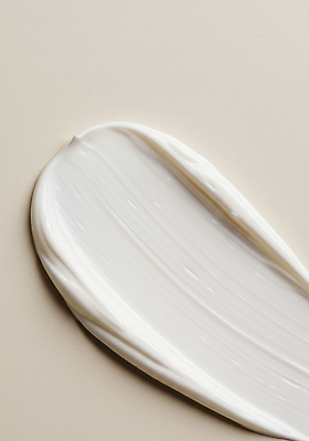 JPG 편집이미지 뷰티 화장품 피부 크림 피부관리 부드러움 광택 스킨케어 보습 편집실사 AI포토 AI콘텐츠 신체부위 감각 CG 파일형식