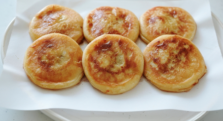 JPG 편집이미지 전통 접시 한식 디저트 요리 식사 전통음식 반죽 부드러움 빈대떡 맛있는 편집실사 AI포토 AI콘텐츠 식기 음식 떡 감각 CG 파일형식