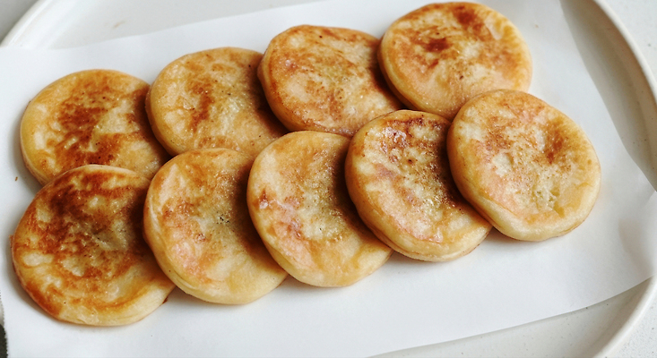 JPG 편집이미지 전통 접시 한식 빵 재료 디저트 요리 식사 전통음식 맛 만두 부드러움 나눔 혼자 편집실사 AI포토 AI콘텐츠 식기 음식 컨셉 감각 CG 파일형식