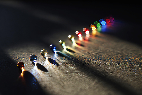 JPG 편집이미지 디자인 줄 컬러 패턴 조명 그림자 빛 반사 어둠 구슬 뷰티풀 이미지편집 AI컴퓨터그래픽 AI콘텐츠 무늬 파일형식