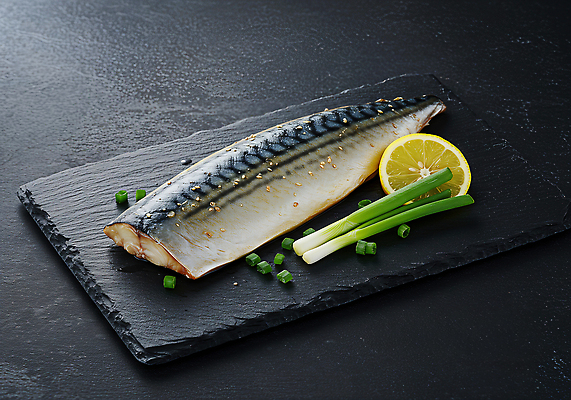 JPG 편집이미지 재료 어류 요리 해물요리 신선 레몬 해산물 준비 생선요리 파 고등어 건강식 돌판 조합 맛있는 편집실사 AI포토 AI콘텐츠 음식 채소 과일 수중동물 돌_바위 CG 파일형식