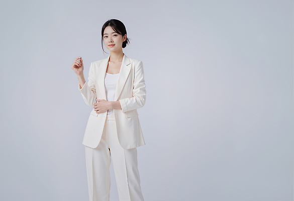 JPG 편집이미지 옷 여자 패션 포즈 카메라 표현 자신감 모던 자기소개 의료성형뷰티 편집실사 AI인물포토 AI콘텐츠 감정 사람 전자제품 CG 파일형식 AI포토