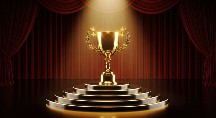 JPG 편집이미지 디자인 조명 기념 경기 금색 무대 우승 커튼 트로피 스포트라이트 단상 뷰티풀 시상식 영예 이미지편집 AI컴퓨터그래픽 AI콘텐츠 스포츠 컬러 최고 상_우승 파일형식