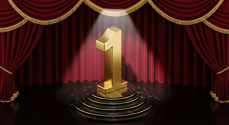 JPG 편집이미지 디자인 예술 상징 조명 이벤트 금색 무대 축하 커튼 트로피 스포트라이트 단상 시상식 강조 이미지편집 AI컴퓨터그래픽 AI콘텐츠 컬러 컨셉 상_우승 파일형식