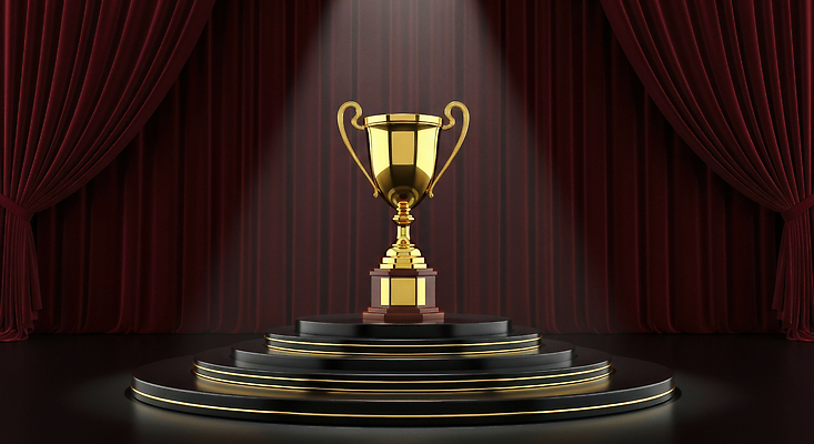 JPG 편집이미지 상징 성공 조명 이벤트 전시 금색 무대 축하 우승 커튼 트로피 스포트라이트 단상 시상 시상식 우승자 이미지편집 AI컴퓨터그래픽 AI콘텐츠 컬러 컨셉 최고 상_우승 파일형식