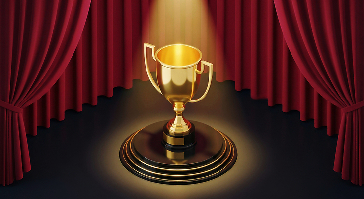 JPG 편집이미지 기념일 상징 성공 조명 운동선수 경기 무대 축하 우승 커튼 트로피 금메달 스포트라이트 영광 단상 대회 시상식 이미지편집 AI컴퓨터그래픽 AI콘텐츠 감정 스포츠 컨셉 이벤트 최고 상_우승 메달 파일형식