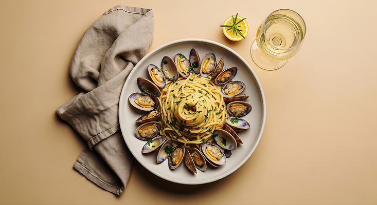 JPG 편집이미지 접시 음식 식탁 탁자 디저트 파스타 요리 식사 맛 레몬 해산물 준비 편집실사 AI포토 AI콘텐츠 식기 가구 컨셉 과일 서양음식 CG 파일형식