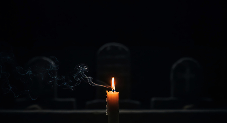 JPG 편집이미지 촛불 조명 기념 슬픔 의식 연기 신비 비석 공포 추모 편집실사 AI포토 AI콘텐츠 감정 컨셉 초 CG 파일형식