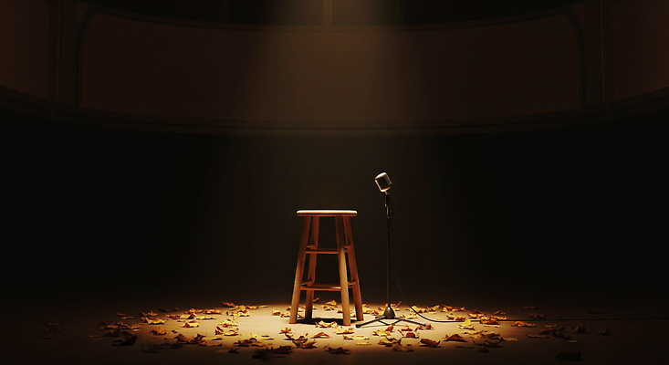 JPG 편집이미지 예술 잎 의자 조명 어둠 전시 공연 무대 가을 분위기 마이크 준비 연극 이미지편집 AI컴퓨터그래픽 AI콘텐츠 식물 계절 음향기기 가구 컨셉 문화예술 이벤트 파일형식