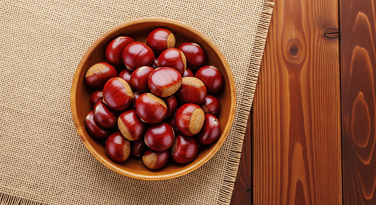 JPG 편집이미지 전통 한식 음식 재료 자연 탁자 디저트 건강 요리 수확 밤 나무그릇 편집실사 AI포토 AI콘텐츠 그릇 가구 농업 목재 견과류 CG 생태계 파일형식