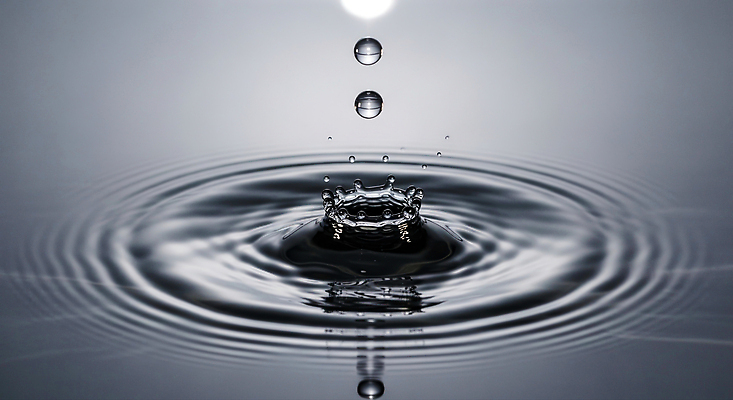 JPG 편집이미지 물결 자연 풍경 물 고요 흐름 물방울 액체 수면 떨어짐 번짐 충격 순간 수분_꽃가루 이미지편집 AI컴퓨터그래픽 AI콘텐츠 자연요소 컨셉 생태계 파일형식 효과