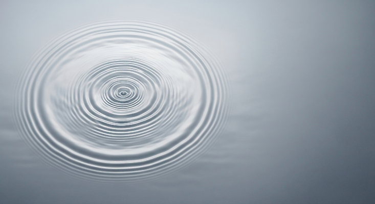 JPG 편집이미지 시선 물결 자연 물 반사 평화 고요 물방울 수면 번짐 뷰티풀 색감 차분 이미지편집 AI컴퓨터그래픽 AI콘텐츠 자연요소 컨셉 생태계 파일형식 효과