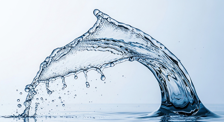 JPG 편집이미지 자연 조명 물줄기 물 여름 빛 깨끗함 맑음 흐름 물방울 신선 시원함 감성 뷰티풀 이미지편집 AI컴퓨터그래픽 AI콘텐츠 자연요소 계절 컨셉 날씨 생태계 파일형식