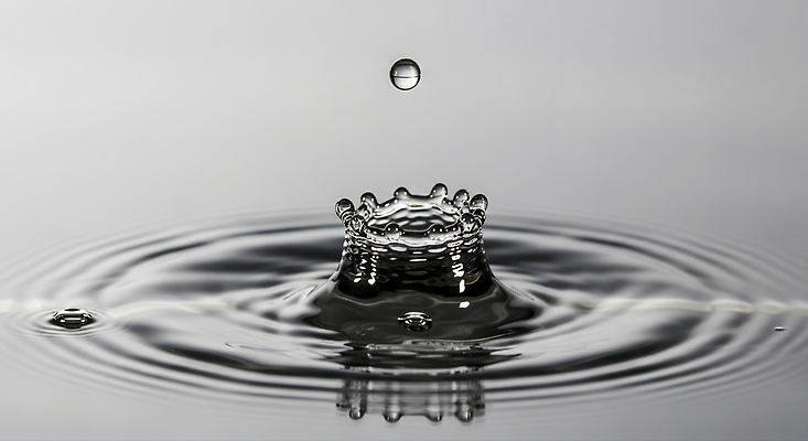 JPG 편집이미지 자연 물 반사 물방울 투명 액체 수면 떨어짐 연결 집중 뷰티풀 순간 잔물결 이미지편집 AI컴퓨터그래픽 AI콘텐츠 자연요소 물결 컨셉 생태계 파일형식