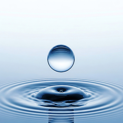 JPG 편집이미지 물결 포즈 자연 물 반사 고요 물방울 투명 수면 떨어짐 파동 뷰티풀 순간 이미지편집 AI컴퓨터그래픽 AI콘텐츠 자연요소 컨셉 순간포착 생태계 파일형식