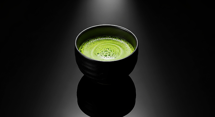 JPG 편집이미지 그릇 물결 음료 컬러 촬영 고요 다도 녹차 오브젝트 부드러움 향 말차 편집실사 AI포토 AI콘텐츠 식기 차_음료 예절 감각 CG 파일형식