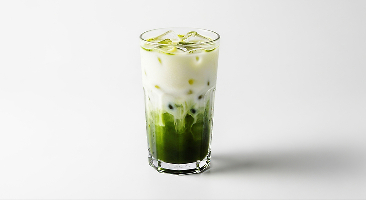 JPG 편집이미지 음료 디저트 잔 건강 초록색 여름 얼음 카페 우유 시원함 층 말차 편집실사 AI포토 AI콘텐츠 자연요소 식기 계절 음식 컬러 유제품 차_음료 상점 CG 파일형식