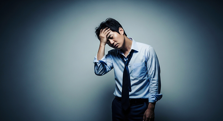 JPG 편집이미지 남자 감정 생각 스트레스 피곤 일상 슬픔 불안 고민 만성피로 의료성형뷰티 편집실사 AI인물포토 AI콘텐츠 컨셉 사람 라이프 CG 파일형식 AI포토