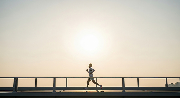 JPG 편집이미지 스포츠 모션 날씨 건강 사람 풍경 달리기 조깅 운동 헬스 일몰 자유 연습 러닝 의료성형뷰티 편집실사 AI인물포토 AI콘텐츠 컨셉 노을 CG 파일형식 AI포토