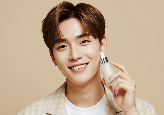 JPG 편집이미지 남자 백그라운드 건강 관리 웃음 뷰티 화장품 촉촉함 상품 피부 스킨케어 기초 의료성형뷰티 스타일 편집실사 AI인물포토 AI콘텐츠 표정 사람 신체부위 젖음 CG 파일형식 AI포토