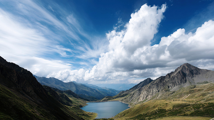 JPG 편집이미지 호수 여행 자연 하늘 산 풍경 평화 맑음 하이킹 탐험 편집실사 AI포토 AI콘텐츠 컨셉 레저 날씨 CG 생태계 파일형식