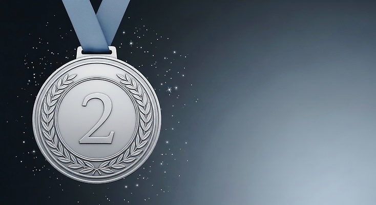 JPG 편집이미지 스포츠 상징 성공 이벤트 경쟁 축하 우승 수상_상을받음 트로피 메달 시상식 은메달 이미지편집 AI컴퓨터그래픽 AI콘텐츠 컨셉 최고 상_우승 상_상패 파일형식