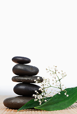 포토 JPG 해외이미지 라이프스타일 꽃 백그라운드 컨셉 휴식 사람없음 쌓기 검은색 스파 조약돌 흰색 석탑 테라피 해외202004 해외포토 식물 컬러 모션 생활 뷰티 탑 돌_바위 파일형식