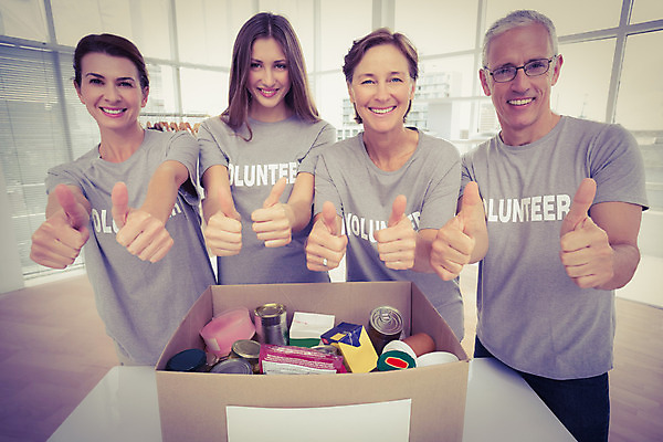 포토 JPG 해외이미지 백인 직업 여자 남자 행복 안경 40대 중년 비즈니스 통신 실내 여러명 20대 상자 봉사 도움 직장인 비즈니스맨 비즈니스우먼 복지 동료 긍정 기부 돌봄 참여 자선단체 해외202004 해외포토 서양인 잡화 감정 다수 컨셉 관계 모션 사람 청년 성인 내부 그룹 사회이슈 자선 파일형식