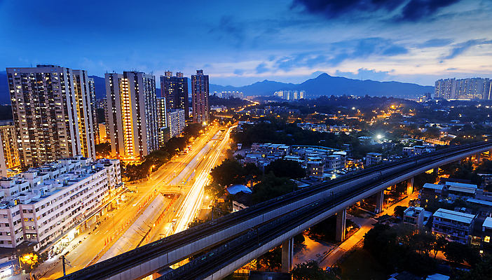포토 JPG 해외이미지 도로 길 여행 이동 곡선 교통시설 자동차 거리 버스 안테나 사람없음 빨간색 파란색 빛 중국 어둠 기차 에너지 광선 도시 고속도로 전철 야간 교차로 사인 속도 장면 짐차 건너기 방법 해외202004 해외포토 자연요소 아시아 선 육상교통 컬러 교통 컨셉 통신 모션 대중교통 시설 파일형식