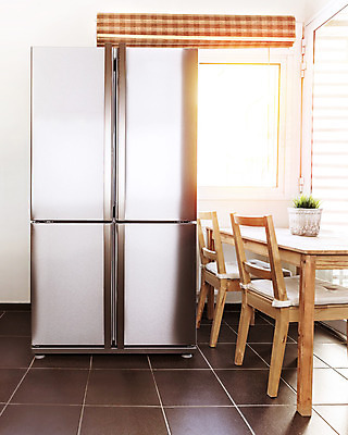 포토 JPG 해외이미지 디자인 의자 창문 가정 탁자 조명 새로움 아파트 주택 실내 사람없음 내부 목재 빛 금속 주방 식사 장비 회색 흰색 재산 플랫 고급 우아함 은색 냉장고 냉동고 업그레이드 진짜 철강 스타일 개조 해외202004 해외포토 나무 컬러 가구 컨셉 재료 재질 건물 금융 가전제품 파일형식