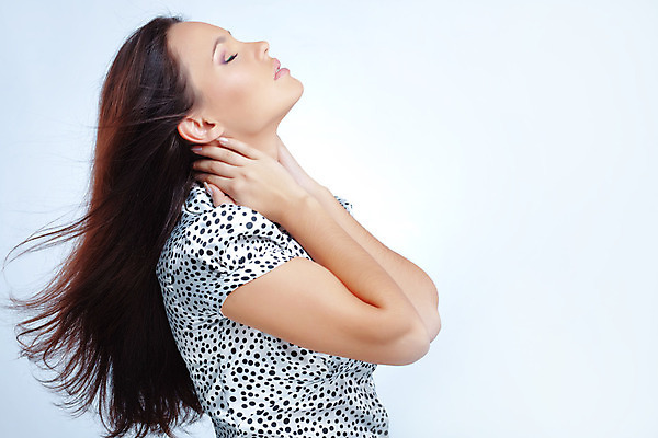 포토 JPG 해외이미지 모델 여자 얼굴 포즈 바람 건강 한명 사람 파란색 유행 신선 매끈함 피부 순수 내추럴 완벽 해외202004 관능적 해외포토 자연요소 1 컬러 컨셉 날씨 신체부위 감각 파일형식