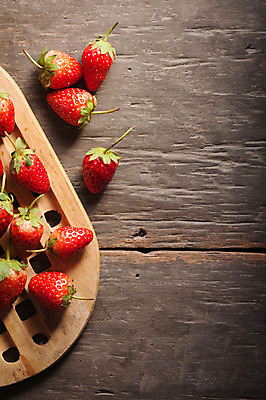 포토 JPG 해외이미지 디자인 열매 음식 백그라운드 과일 재료 벽지 딸기 아침 건강 요리 사람없음 목재 농작물 농장 수확 시골 신선 달콤 맛 상쾌 유기농 복고 날것 비타민 내추럴 건포도 마멀레이드 숙성 입가심 짠맛 채식주의자 스타일 세련 맛있는 해외202004 해외포토 주간 나무 식물 웰빙 감정 컨셉 농업 포도 잼 채식 건과일 영양소 파일형식