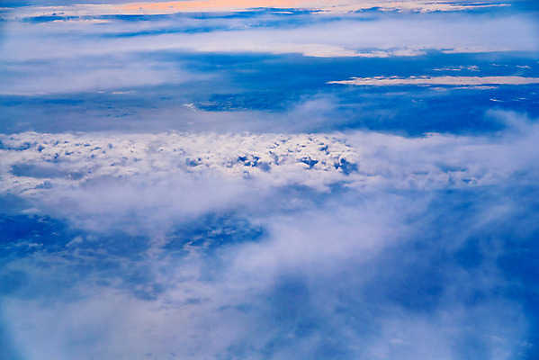 포토 JPG 해외이미지 구름 여행 백그라운드 자연 하늘 날씨 휴가 비행기 안테나 사람없음 파란색 컬러풀 우주 자유 광선 흰색 분위기 정상 고도 항공 심플 제트기 솜털 흐림 내추럴 오존 자외선 해외202004 해외포토 자연요소 컬러 컨셉 통신 항공교통 대중교통 생태계 파일형식