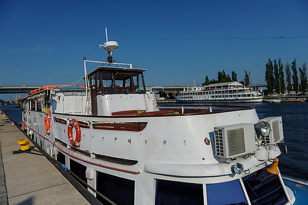 포토 JPG 해외이미지 여자 남자 행복 도로 호수 파도 바다 결혼 항해 사람 사람없음 물 강 파티 보트 크루즈 폴란드 해외202004 해외포토 자연요소 감정 유럽 길 배_교통 교통시설 이벤트 파일형식