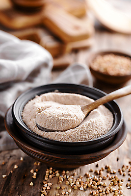 포토 JPG 해외이미지 음식 재료 탁자 건조 요리 사람없음 목재 갈색 주방 숟가락 기구 사발 가루 준비 유기농 날것 반죽 밀가루 해외202004 해외포토 나무 웰빙 컬러 가구 수저 사기그릇 파일형식
