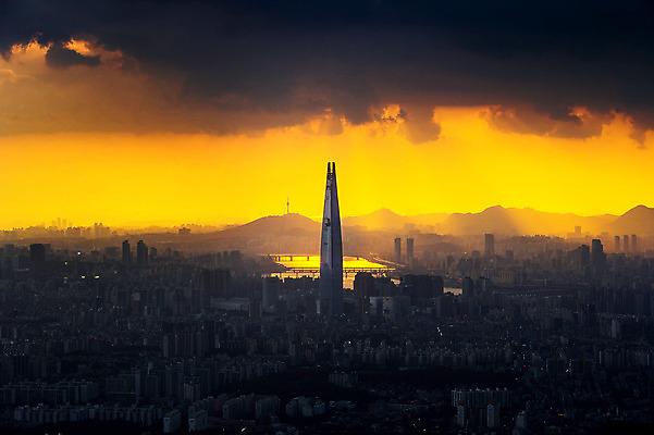 포토 JPG 해외이미지 비즈니스 하늘 서울 한국 사람없음 건물 관광지 도시풍경 태양 탑 어둠 도시 성 야간 장면 지역 대도시 스카이라인 해외202004 해외포토 자연요소 건축물 아시아 여행 풍경 파일형식