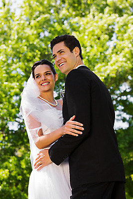 포토 JPG 해외이미지 주간 커플 공원 여자 남자 신부 신랑 결혼 결혼식 남편 정장 20대 성인 야외 두명 옆모습 30대 낭만 성인만 해외202004 해외포토 자연요소 옷 공공시설 뷰포인트 컨셉 관계 사람 이벤트 청년 장년 파일형식