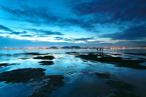 포토 JPG 해외이미지 구름 실루엣 모래 바다 여행 백그라운드 오렌지 자연 벽지 하늘 추상 휴가 풍경 사람없음 빨간색 물 여름 빛 햇빛 태양 반사 일출 중국 황혼 일몰 새벽 조약돌 보트 분위기 황금 야간 장면 마법 홍콩 수평선 해외202004 해외포토 자연요소 계절 아시아 컬러 컨셉 무늬 배_교통 과일 촬영기법 노을 돌_바위 생태계 파일형식