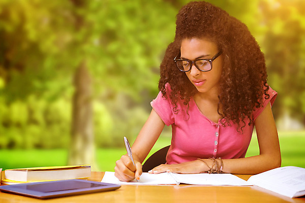 포토 JPG 해외이미지 나무 식물 학생 여자 교육 안경 대학생 잎 학교 청소년 자연 휴식 책장 한명 앉기 풍경 초원 책 초록색 평화 자유 탐험 성장 전원 기록 도서관 고독 땅 집중 교과서 대학교 내추럴 도피 배려 혼혈 고등교육 해외202004 해외포토 1 잡화 감정 컬러 가구 컨셉 모션 교재 사람 전기에너지 생태계 다문화 파일형식