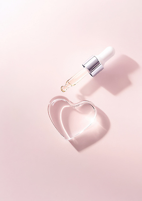 JPG 편집이미지 디자인 패션 분홍색 백그라운드 장신구 유리 사랑 뷰티 화장품 하트 알림 심플 조화 스타일 편집실사 모양 감정 컬러 재질 CG 파일형식