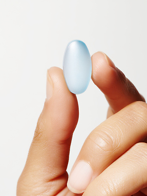 JPG 편집이미지 손 손가락 의학 건강 치료 파란색 반짝임 약 조절 유지 물질 복용 영양제 의료성형뷰티 편집실사 컬러 모션 신체부위 CG 파일형식