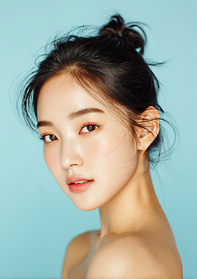 JPG 편집이미지 패션 얼굴 포즈 화장 뷰티 촬영 피부 그림 파란배경 의료성형뷰티 스타일 편집실사 AI인물포토 AI콘텐츠 백그라운드 신체부위 파란색 CG 파일형식 AI포토