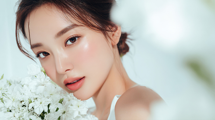 JPG 편집이미지 여자 패션 꽃 꽃다발 포즈 미소 촬영 피부 뷰티풀 여신 청순 의료성형뷰티 스타일 편집실사 AI인물포토 AI콘텐츠 식물 컨셉 표정 사람 신체부위 CG 파일형식 AI포토