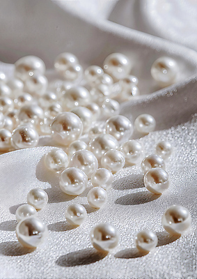 JPG 편집이미지 디자인 패션 장신구 장식 빛 반짝임 고급 우아함 크기 질감 진주 뷰티풀 흩어짐 편집실사 AI포토 AI콘텐츠 컨셉 모션 보석 CG 파일형식