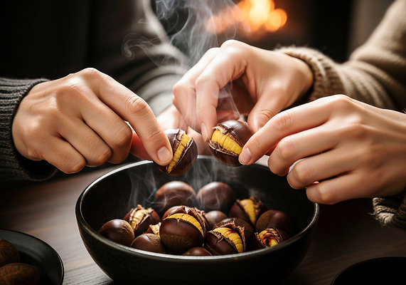 그릇 감정 음식 컨셉 관계 표정 내부 신체부위 밤_견과류 굽기 CG 파일형식 군밤 가족 실내 손 생활 디저트 웃음 모임 주말 화로 따뜻함 즐거움 맛 JPG 편집실사 편집이미지