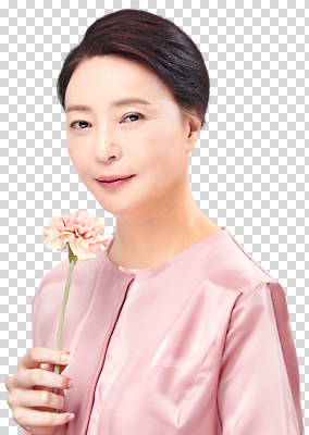 식물 꽃 컬러 컨셉 상의 표정 사람 신체부위 생태계 파일형식 여자 카네이션 분홍색 블라우스 미소 자연 뷰티풀 포즈 화사함 손 따뜻함 스타일 편집이미지 PNG