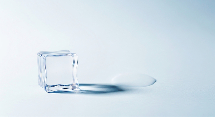 자연요소 모션 CG 생태계 파일형식 얼음 투명 바닥 그림자 반짝임 물방울 차가움 질감 컬러 조명 모양 자연 물리 수분_꽃가루 편집이미지 편집실사 JPG